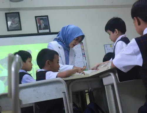 Dokter Jadi Guru Sehari! SD1 Darul Hikam Rayakan Hari Pahlawan Lewat Program My Doctor, My Hero